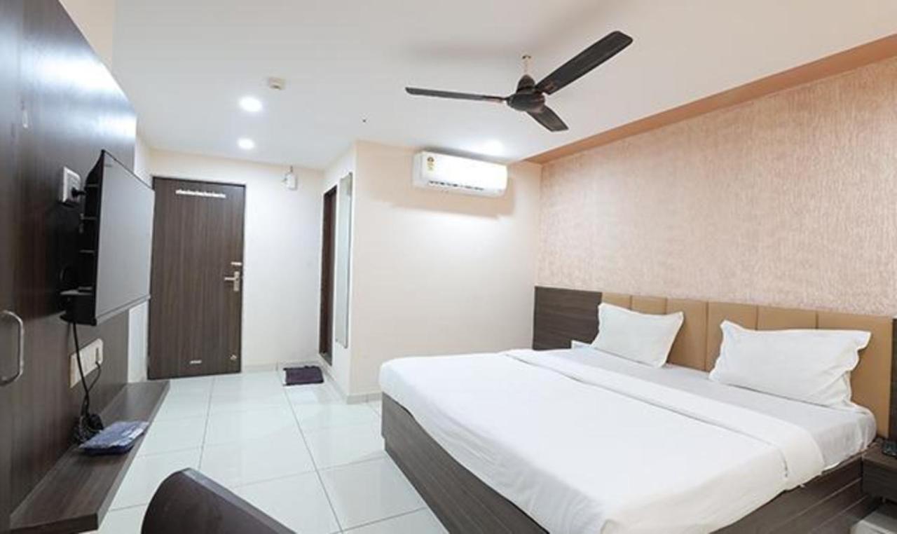 Fabhotel The Heaven Ahmedabad Buitenkant foto