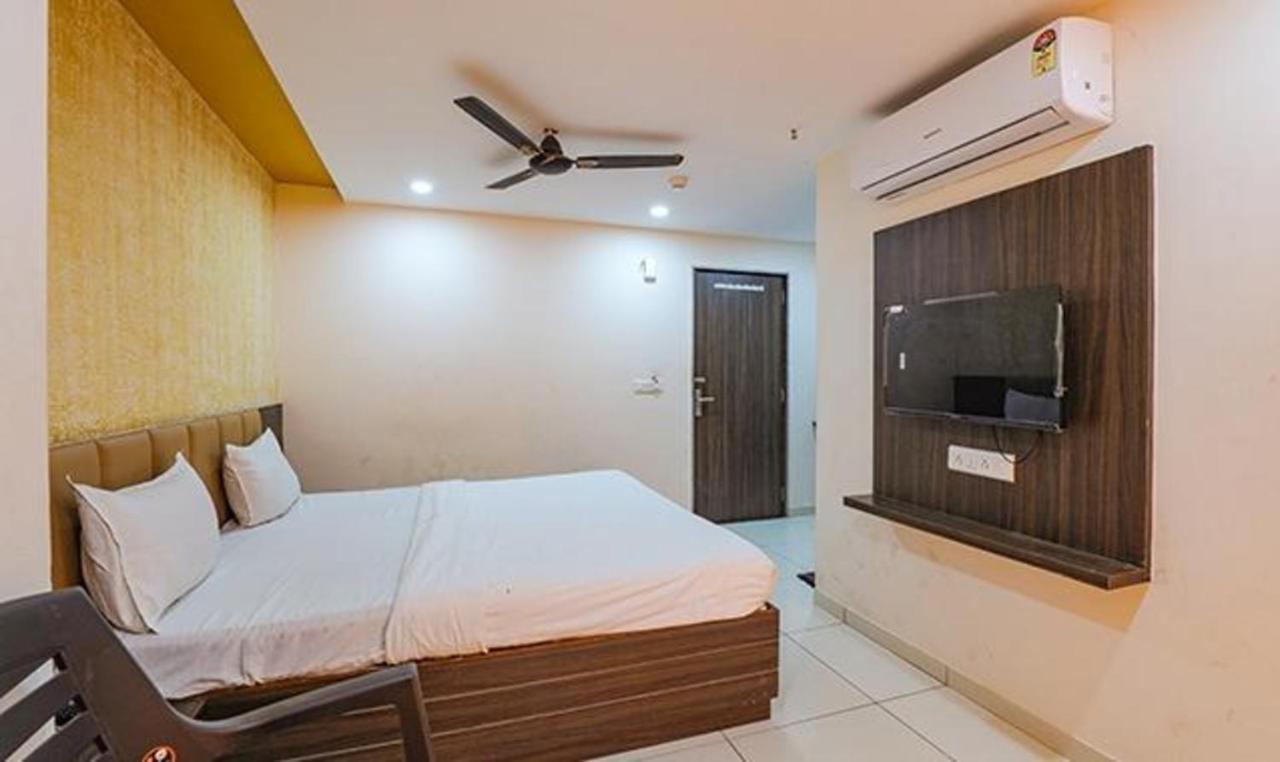 Fabhotel The Heaven Ahmedabad Buitenkant foto